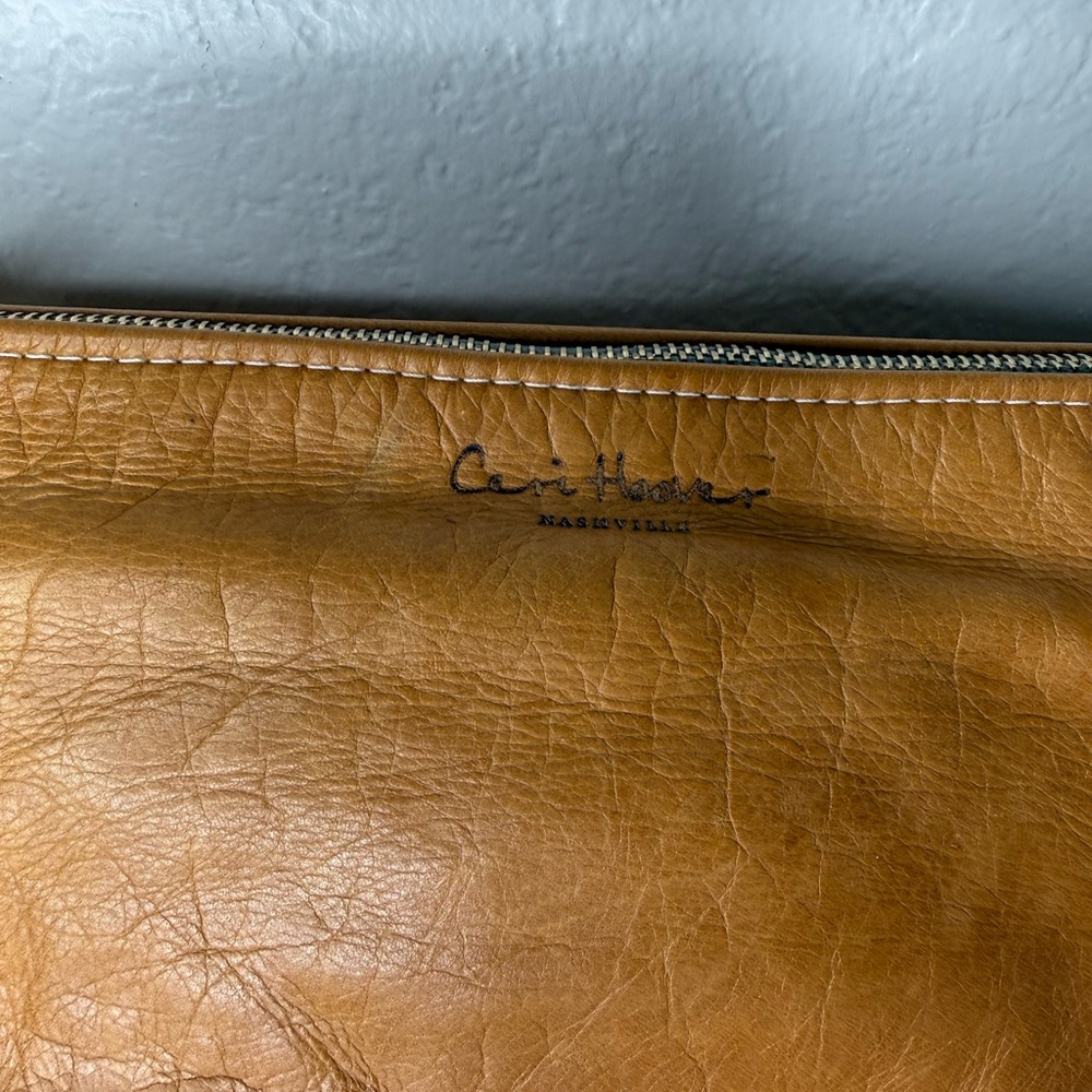 Ceri Hoover Penny Tan Leather Crossbody Bag - Picture 9 of 10